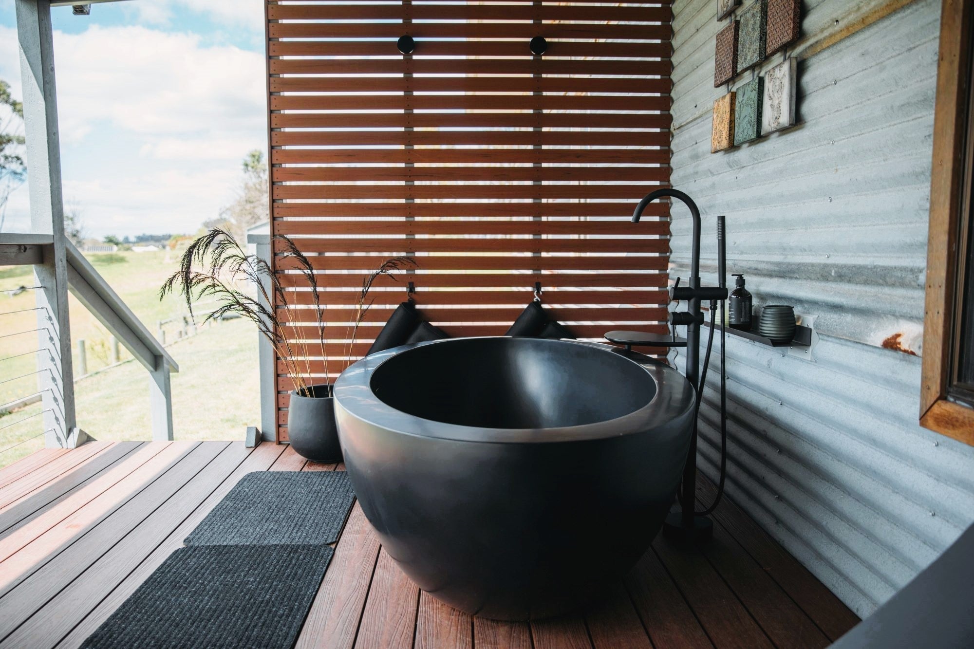 Air BnB Outdoor Bath at Luxe + Ivy – Stonebaths