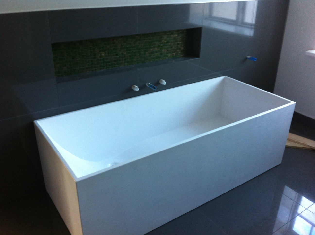 white Stone bathtubs
